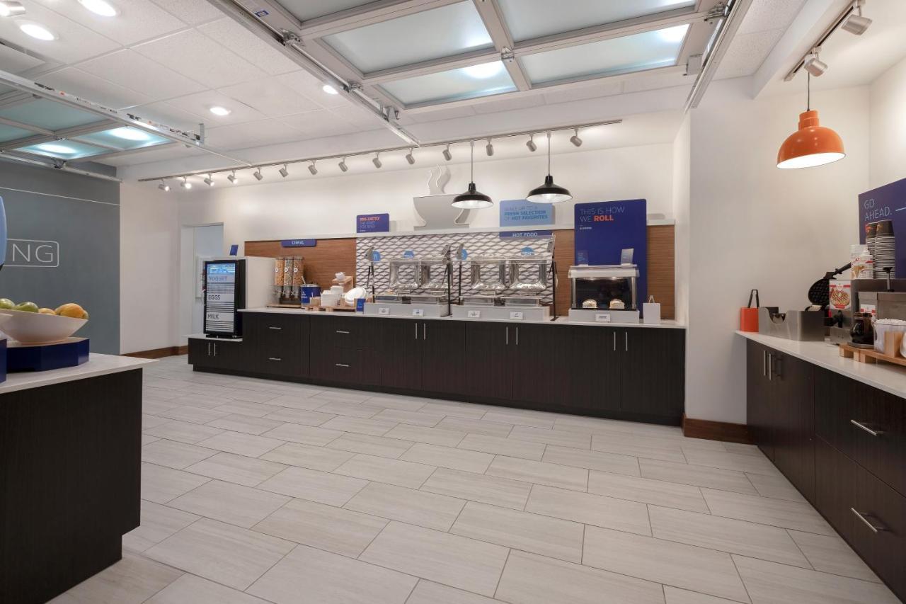 Holiday Inn Express & Suites - Grand Rapids South - Wyoming By Ihg Экстерьер фото