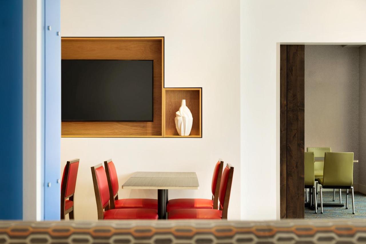 Holiday Inn Express & Suites - Grand Rapids South - Wyoming By Ihg Экстерьер фото